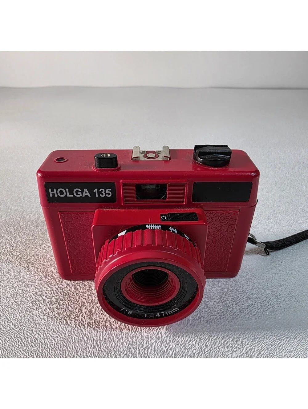 Red Holga 135 35mm Retro Point & Shoot Film Camera